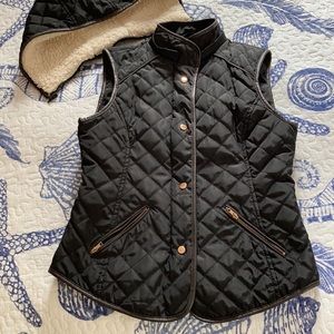 Cute Sherpa lined vest with faux leather accents